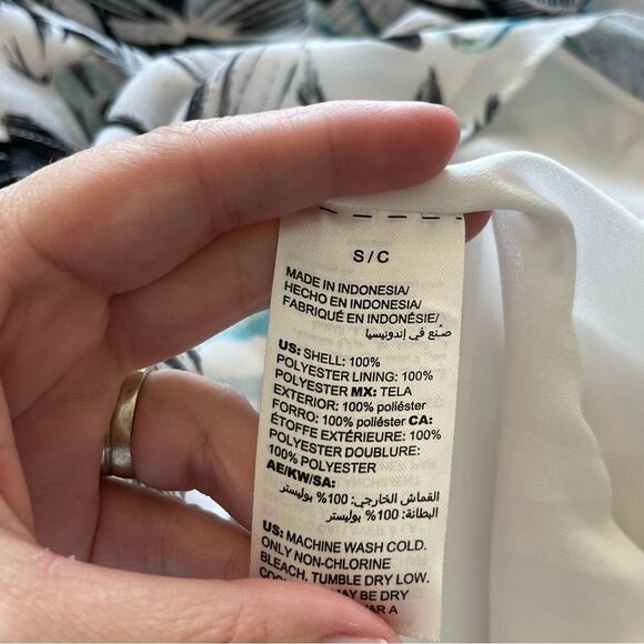 White House Black Market WHBM Double Layer Shell Floral Top Blouse Small - Picture 3 of 3